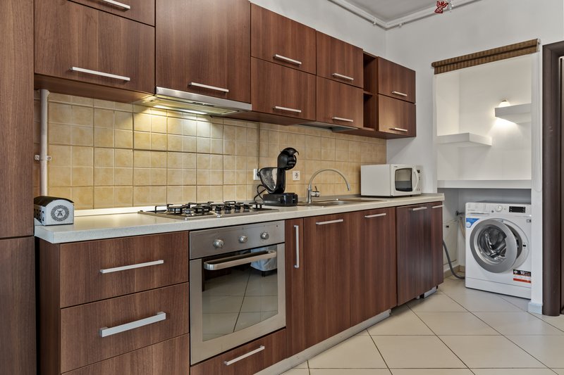 Grozavesti, Orhideea,